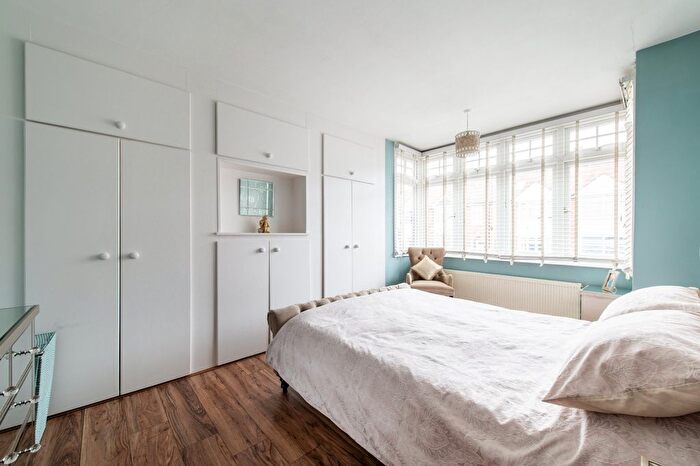 3 Bedroom Terraced House For Sale In Hillingdon Road, Gravesend, Kent, DA11