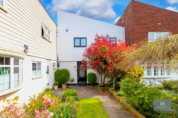 4 Bedroom Semi-Detached House To Rent In Shillibeer Walk, Chigwell, IG7