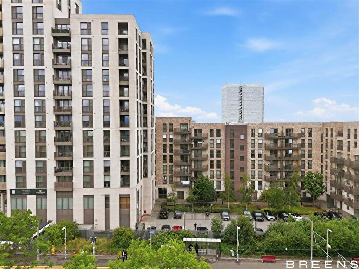 2 Bedroom Flat For Sale In Peregrine Point, Alma Road, Enfield, EN3