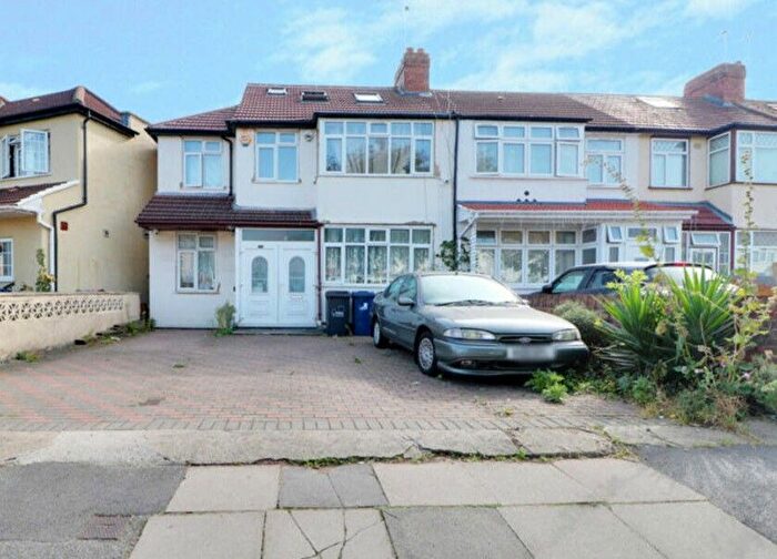 7 Bedroom End Terrace House For Sale In St. Josephs Drive, Southall, UB1