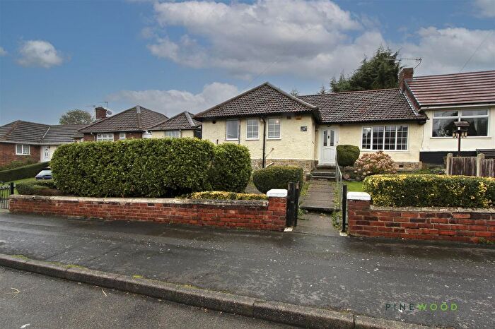 2 Bedroom Semi-Detached Bungalow To Rent In Cedar Street, Hollingwood, Chesterfield, S43