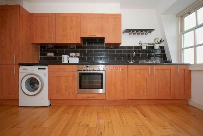 2 Bedroom Flat To Rent In Stoke Newington High Street, London, N16