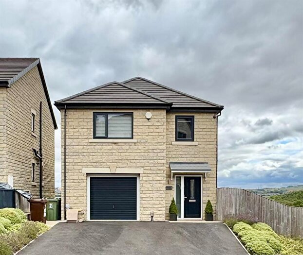 4 Bedroom Detached House For Sale In Rosemeade Court, Almondbury, Huddersfield, HD5