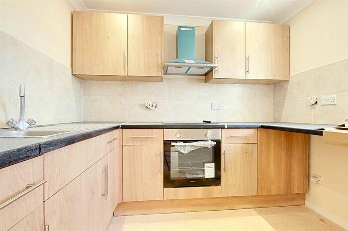 1 Bedroom Flat To Rent In St Giles Court, Bullsmoor Lane, Enfield, Middlesex EN1