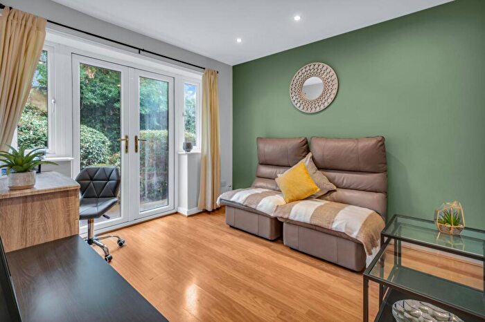 1 Bedroom Flat To Rent In Victoria Terrace, Leeds, LS3