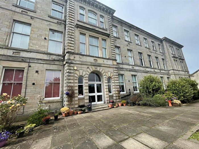 2 Bedroom Flat To Rent In St. Leonards Street, Dunfermline, KY11
