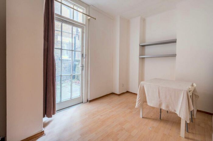 2 Bedroom Flat To Rent In Clerkenwell Road, Farringdon, London, EC1R