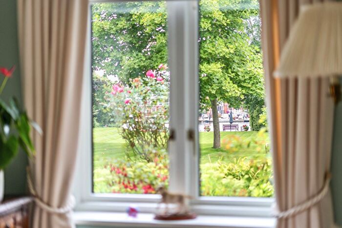 2 Bedroom End Of Terrace House For Sale In Remenham Row, Wargrave Road, Henley-On-Thames, Berkshire, RG9