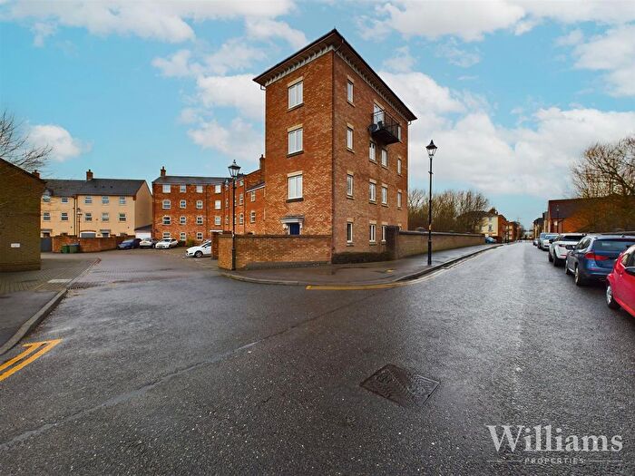 2 Bedroom Flat For Sale In Crowell Mews, Aylesbury, HP19