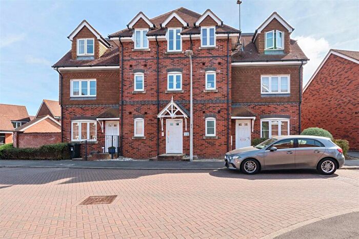 2 Bedroom Apartment For Sale In Carina Drive, Wokingham, Berkshire, RG40