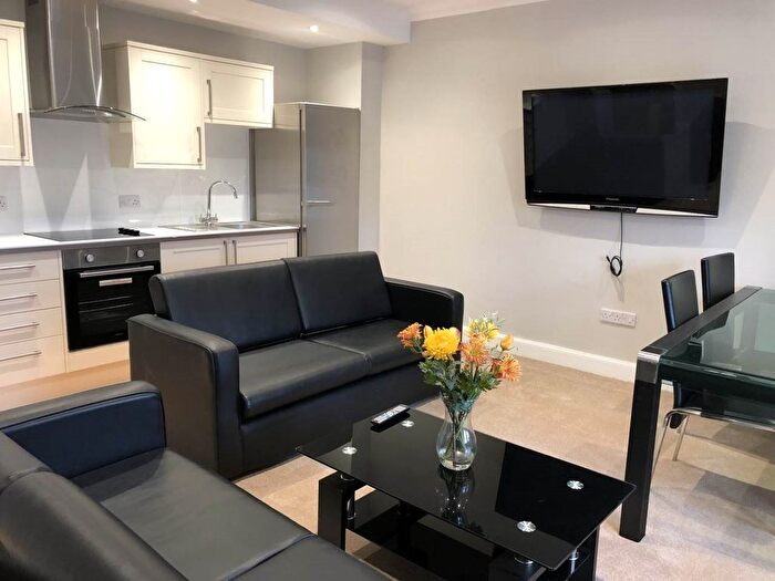 2 Bedroom Flat To Rent In Black Street, Dundee, DD2