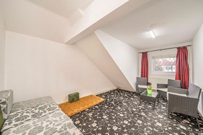 2 Bedroom Maisonette To Rent In Charterhouse Avenue, Wembley, HA0