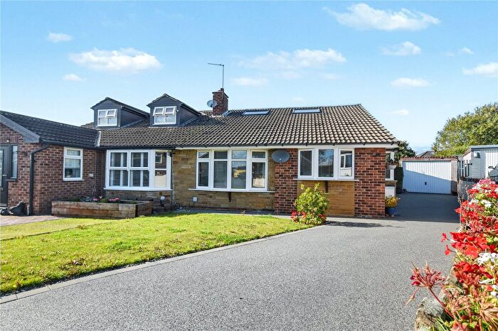 3 Bedroom Bungalow For Sale In Wharfedale Rise, Tingley, Wakefield, West Yorkshire, WF3
