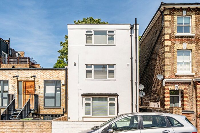 1 Bedroom Flat For Sale In Askew Crescent, Shepherds Bush, London, W12