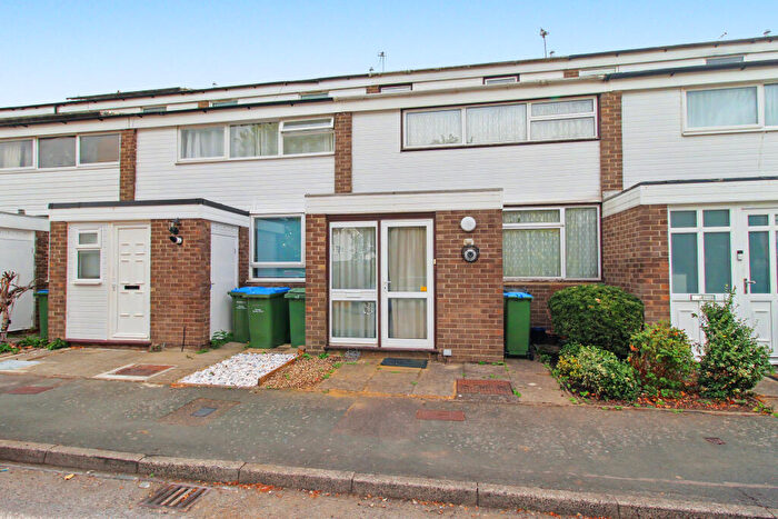 3 Bedroom Terraced House For Sale In Ingrams Close, Hersham, Walton-on-thames, Surrey, KT12