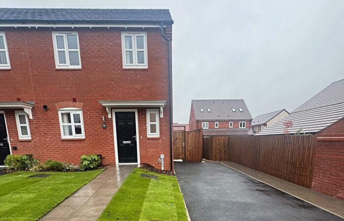 2 Bedroom Town House For Sale In Stanier Drive, Hartshorne, Swadlincote, DE11