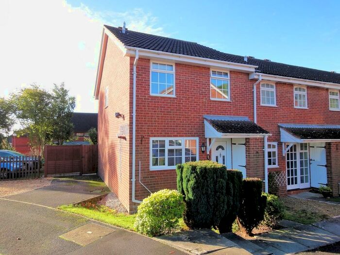 3 Bedroom End Of Terrace House To Rent In Locks Heath, Southampton, SO31