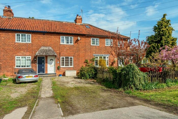 3 Bedroom Cottage For Sale In Algarth Terrace, Elvington, York, YO41