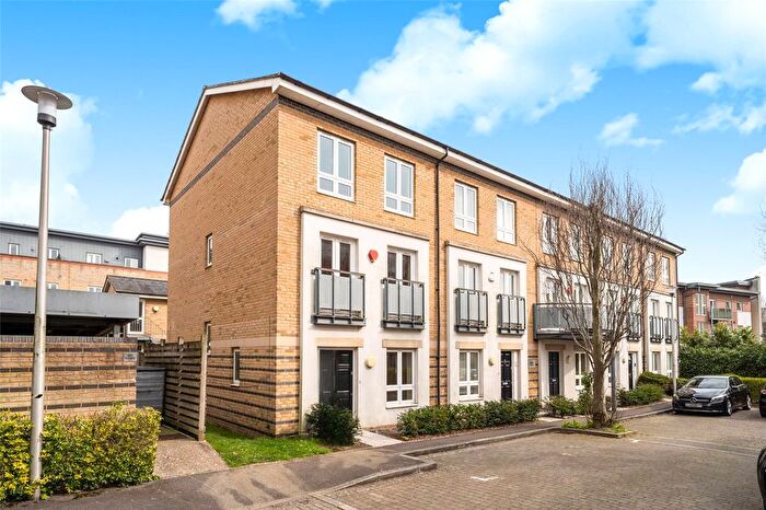 1 Bedroom Flat For Sale In Silver Place, Watford, Hertfordshire, WD18
