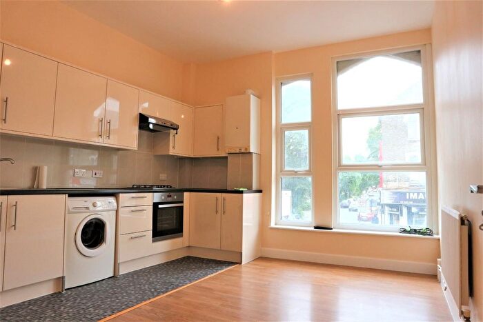 3 Bedroom Flat To Rent In Seven Sisters Road, London, N15