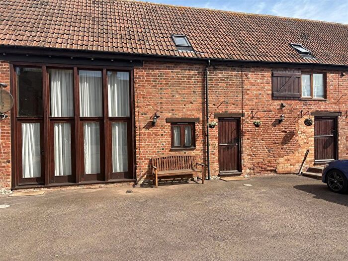 2 Bedroom Barn Conversion To Rent In Leamington Road, Ufton, Leamington Spa, CV33