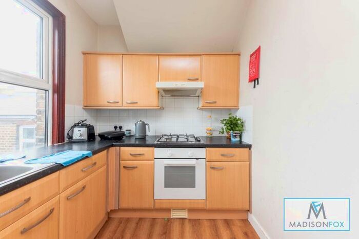 2 Bedroom Flat To Rent In Hoe Street, Walthamstow, London, E17