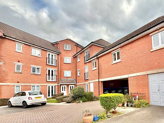 2 Bedroom Flat For Sale In Marshall Crescent, Stourbridge, DY8