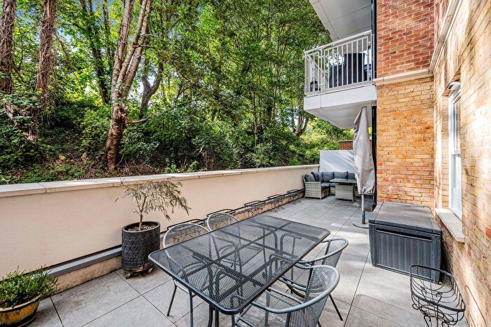 2 Bedroom Flat For Sale In Eden Place, Oxted, RH8