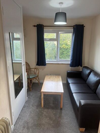 3 Bedroom Apartment To Rent In Stanford Place, Walworth, SE17