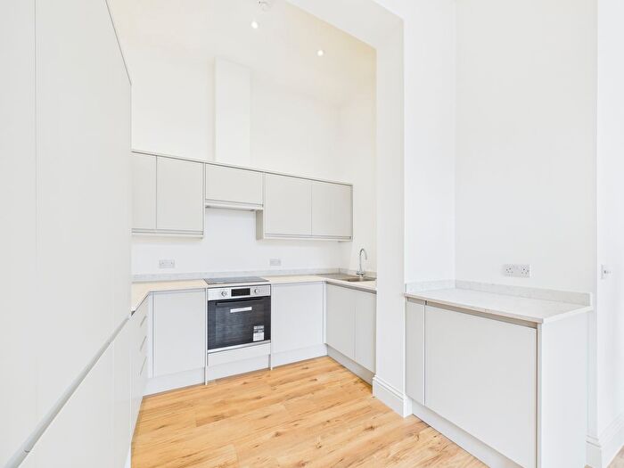 2 Bedroom Flat To Rent In Northcourt Road, Worthing, BN14