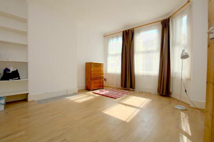 2 Bedroom Flat To Rent In Ivy Road, Cricklewood, NW2