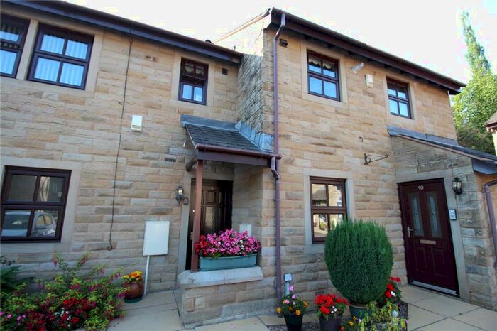 2 Bedroom Apartment To Rent In Outram Mews, Uppermill, Oldham, OL3