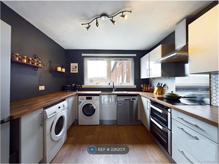 2 Bedroom Flat To Rent In Newhall Street, Glasgow, G40