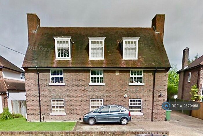 2 Bedroom Flat To Rent In Avondale Avenue, Esher, KT10