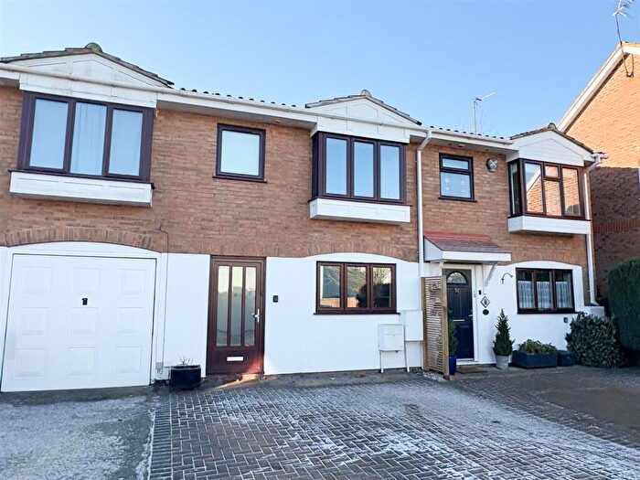 2 Bedroom House To Rent In Old Chapel Mews, Leighton Buzzard, LU7