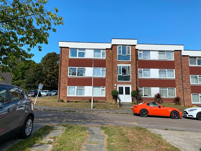 2 Bedroom Flat To Rent In Hill View, Ashford, TN24