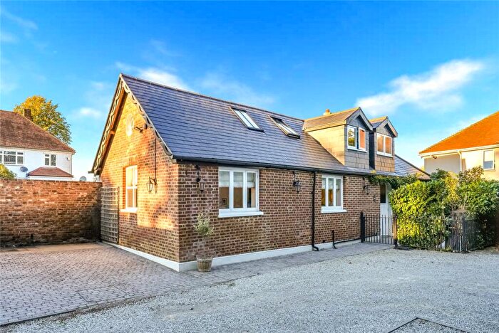 2 Bedroom Detached House For Sale In Simmons Lane, Chingford, London, E4