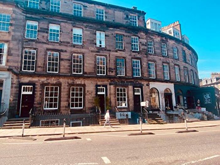 1 Bedroom Flat To Rent In Broughton Street, Edinburgh, EH1