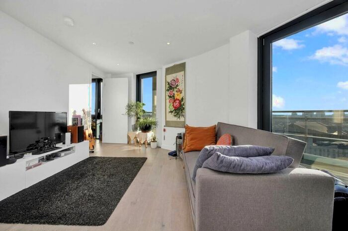 2 Bedroom House To Rent In City North West Tower, Goodwin Street, N4