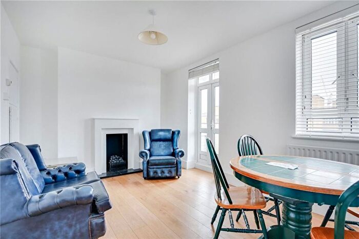 3 Bedroom Flat To Rent In North End Road, London, W14