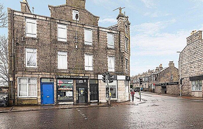 2 Bedroom Flat To Rent In Powis Terrace, City Centre, Aberdeen, AB25