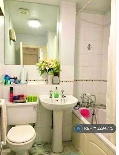 2 Bedroom Flat To Rent In Blessing Way, Barking, IG11