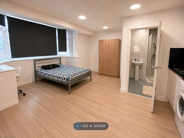 Studio To Rent In Cairnfield Avenue, London, NW2