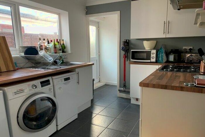 2 Bedroom Property To Rent In Middle Street, Southampton, SO14