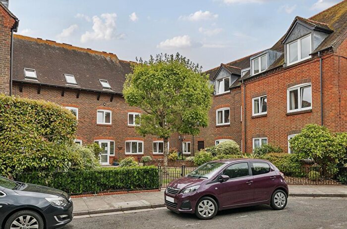 2 Bedroom Retirement Property For Sale In Chapel Street, Chichester, PO19