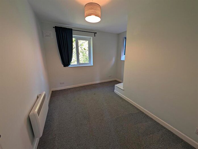 2 Bedroom Maisonette To Rent In Linnet Close, Coventry, CV3
