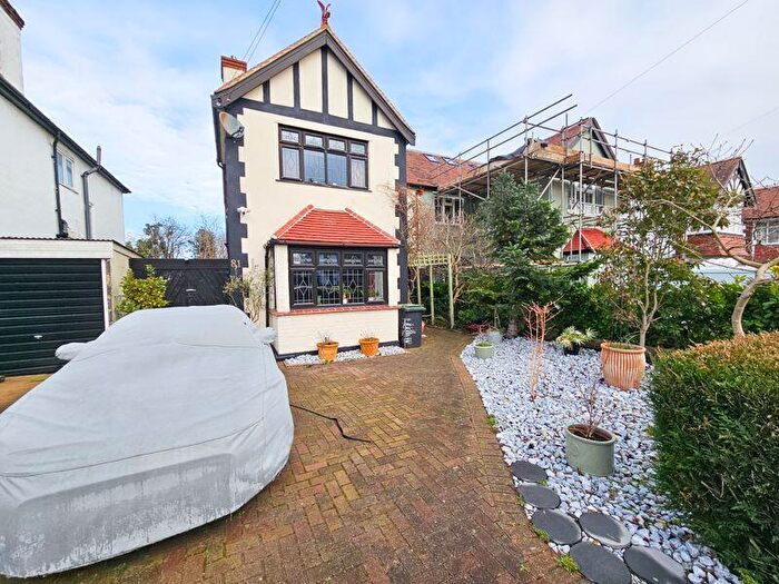 4 Bedroom Semi-Detached House For Sale In Highlands Boulevard, Leigh-On-Sea, SS9