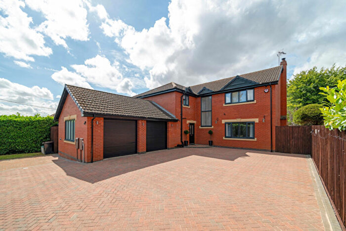 4 Bedroom Detached House For Sale In Ashby Road, Daventry, Northamptonshire, NN11