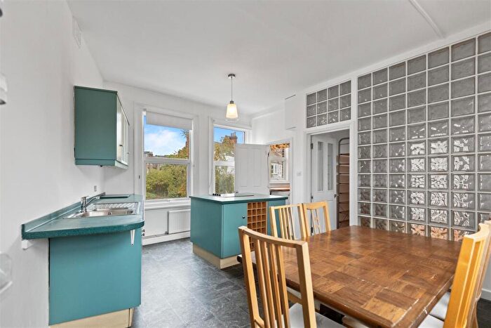 3 Bedroom Flat To Rent In Sumatra Road, West Hampstead, NW6