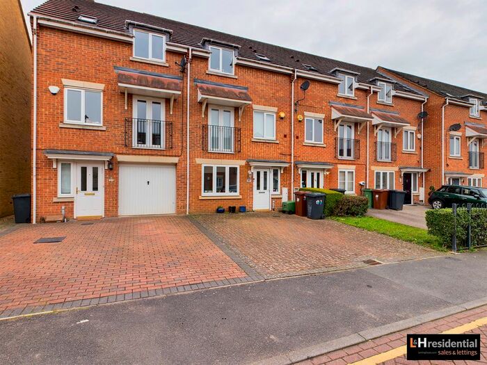 3 Bedroom Terraced House To Rent In Coleridge Way, Borehamwood, WD6